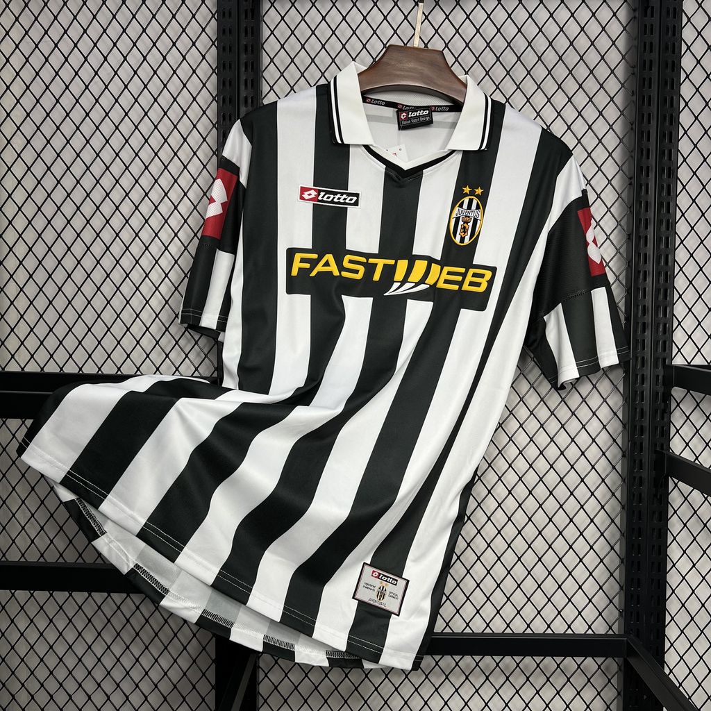 Retro Juventus Home Kit 2001/02 Football Jersey