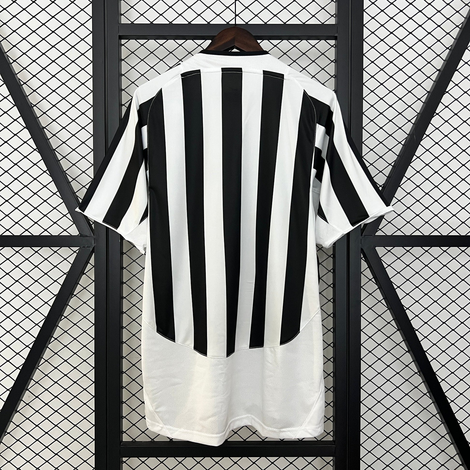 Retro Juventus Jersey 2003-04 Home Football Kit Soccer Jersey