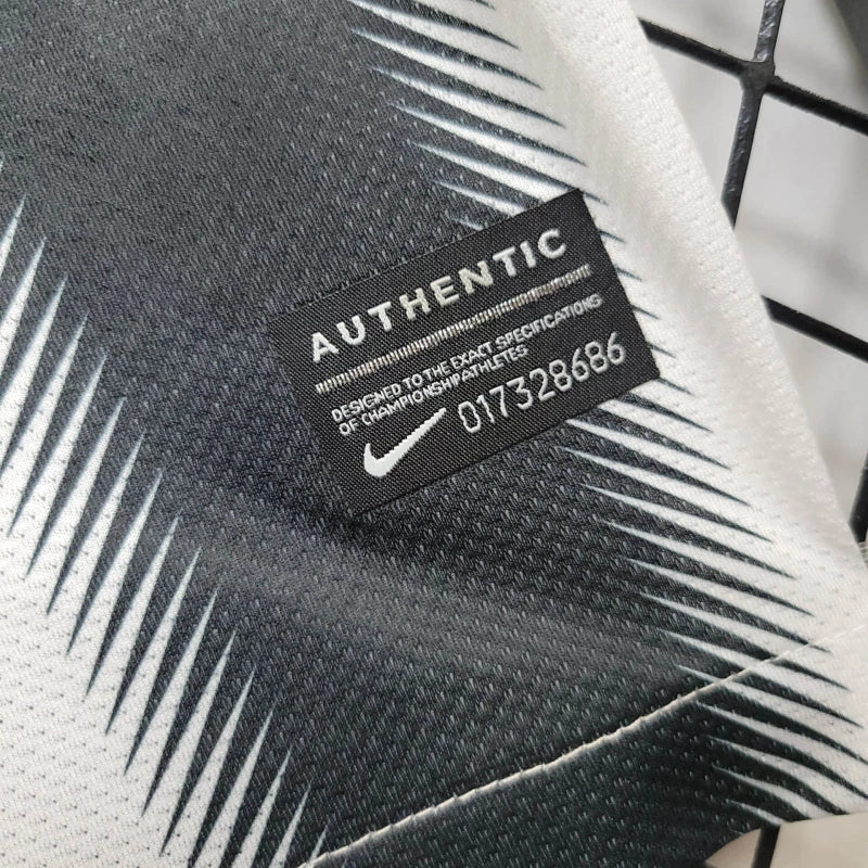 Retro Juventus Home Kit 11/12 Football Jersey