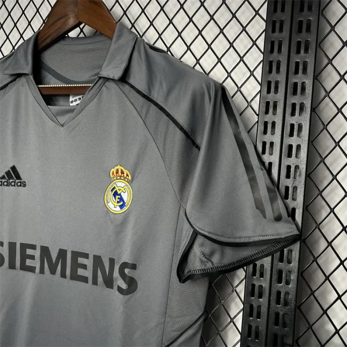 Retro Real Madrid Third Jersey 05/06 Football Kit