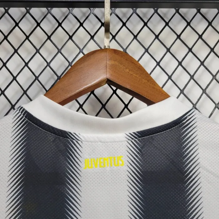 Retro-Juventus-Home-Kit-11/12-Football-Jersey