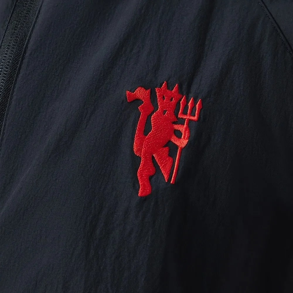 Manchester United Windbreaker 2025/26 Black Football Kit